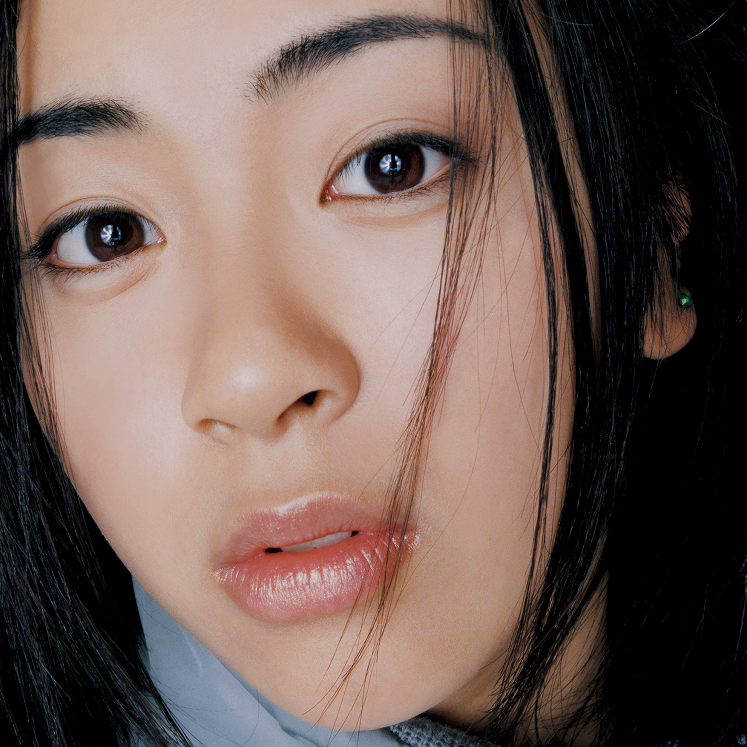 宇多田ヒカル (うただひかる) 1stアルバム『First Love (ファースト・ラヴ)』(1999年3月10日発売) 高画質ジャケット画像