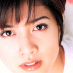 内田有紀 (うちだゆき) 5thシングル『幸せになりたい』(1996年1月24日発売) 高画質CDジャケット画像 ジャケ写
